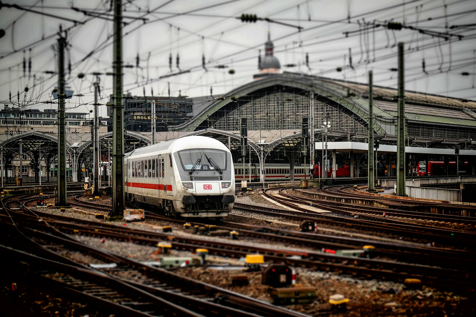 train-gea0eb45b2_1920